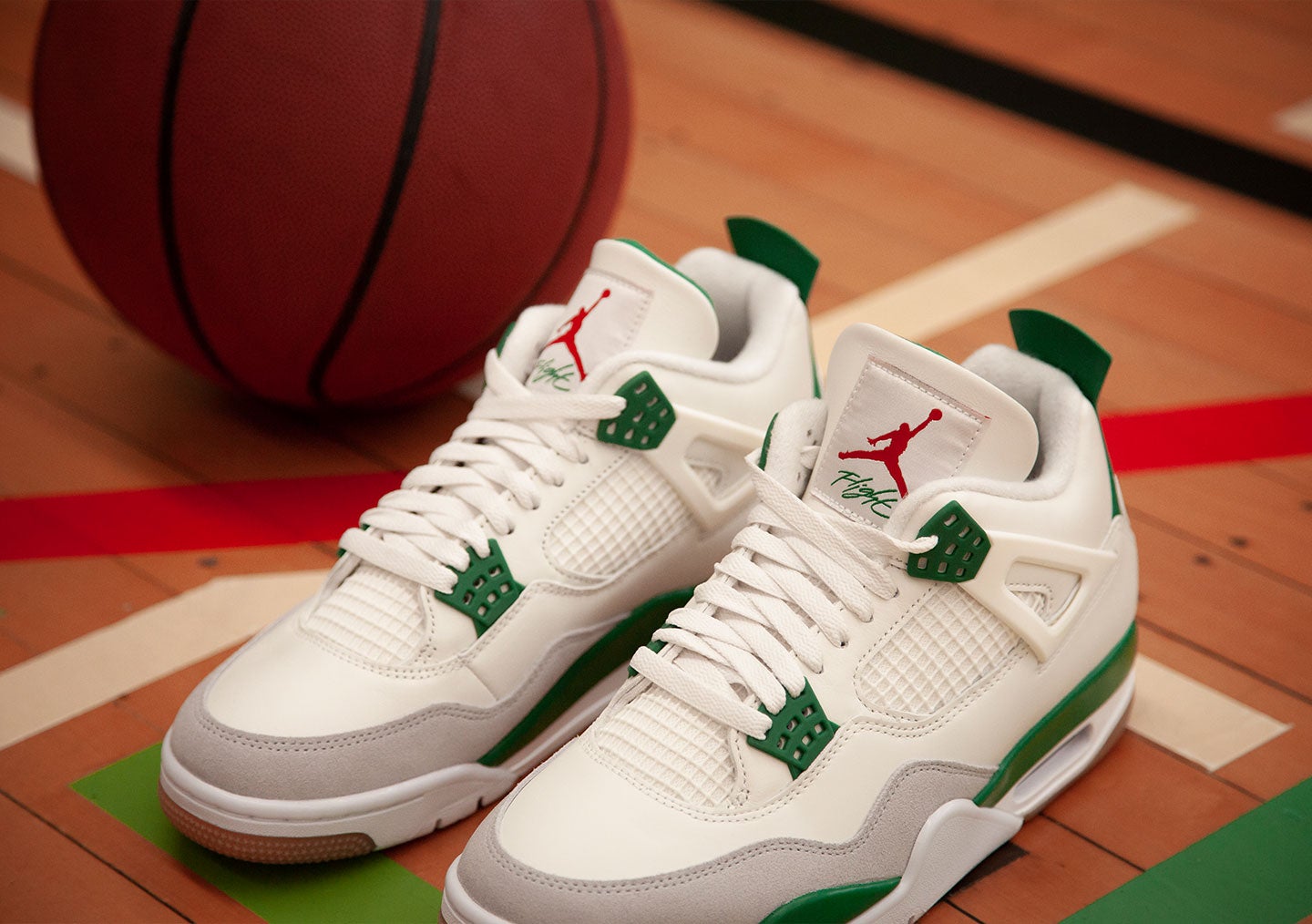 white green air jordan 4
