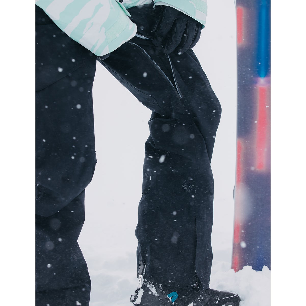 Burton [ak] Freebird Gore-Tex 3L Stretch Bib Pants in True