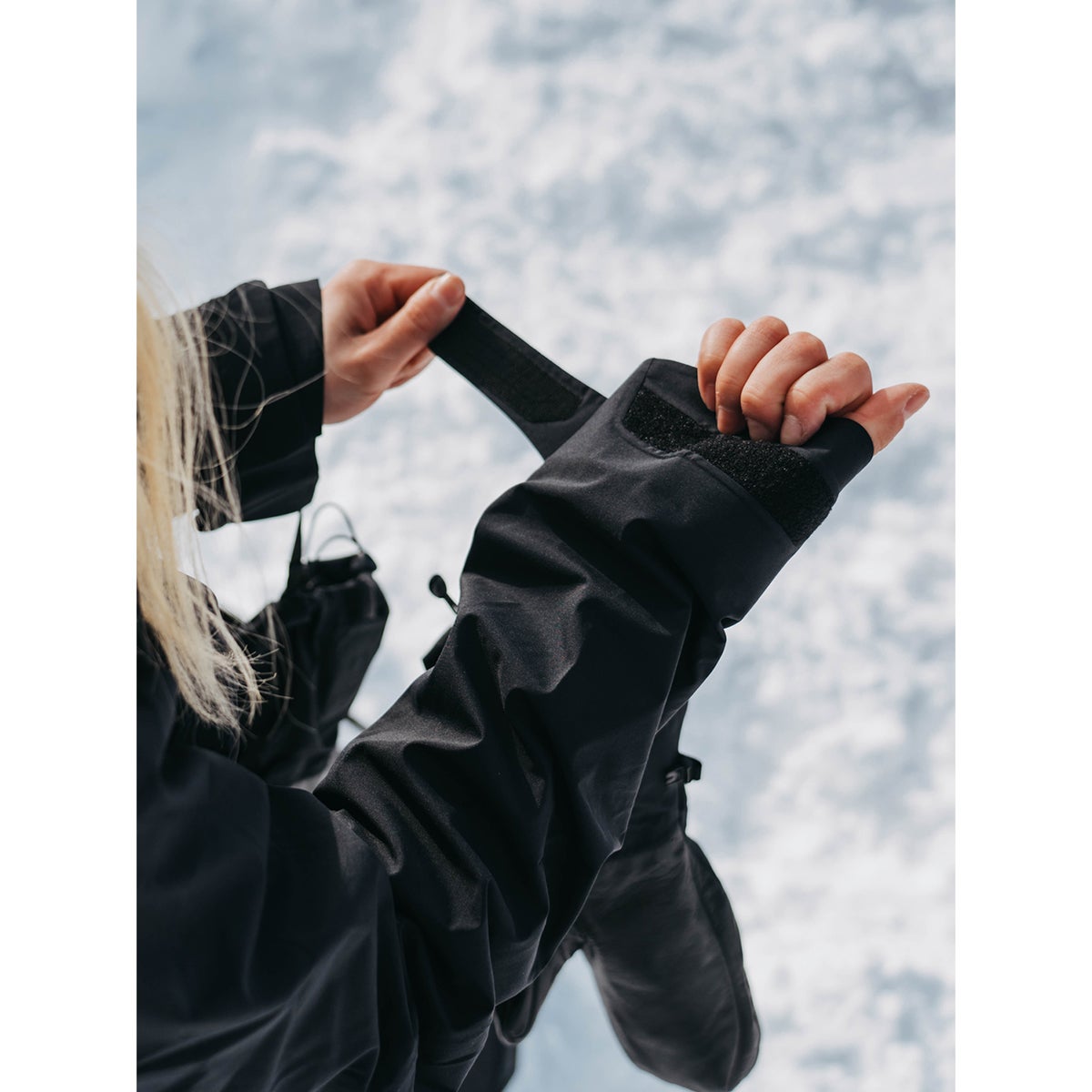 Burton Women's [ak] Upshift Gore-Tex 2L Jacket in True Black