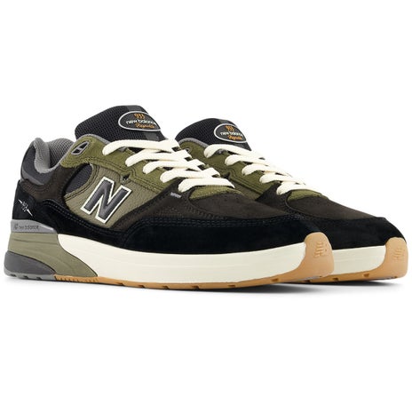 NB Numeric 933 x Andrew Reynolds Shoe in Black/Olive