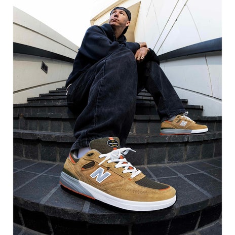 NB Numeric 933 x Andrew Reynolds Shoe in Brown/Grey