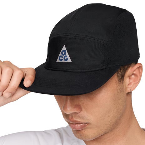 Nike ACG Fly Cap in Black/Reflective Silver