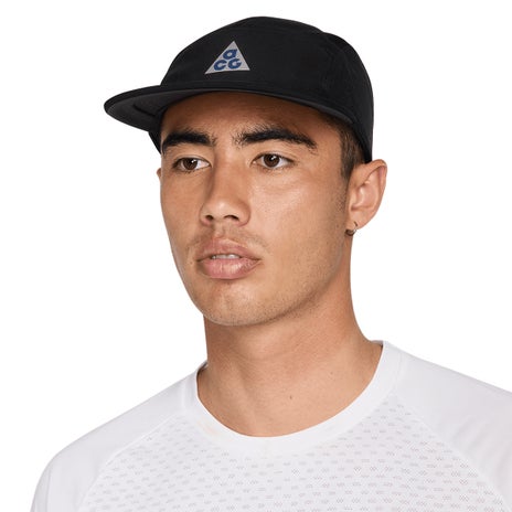 Nike ACG Fly Cap in Black/Reflective Silver