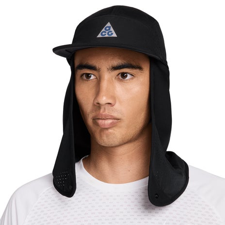 Nike ACG Fly Cap in Black/Reflective Silver