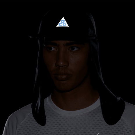Nike ACG Fly Cap in Black/Reflective Silver