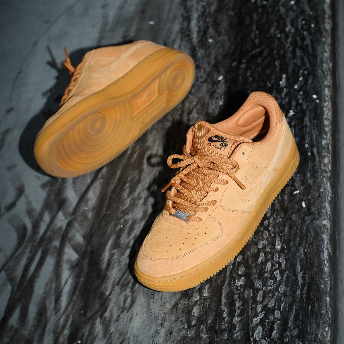 Nike SB Air Force 1 Low Shoe in Flax/Flax-Black-Gum Light Brown