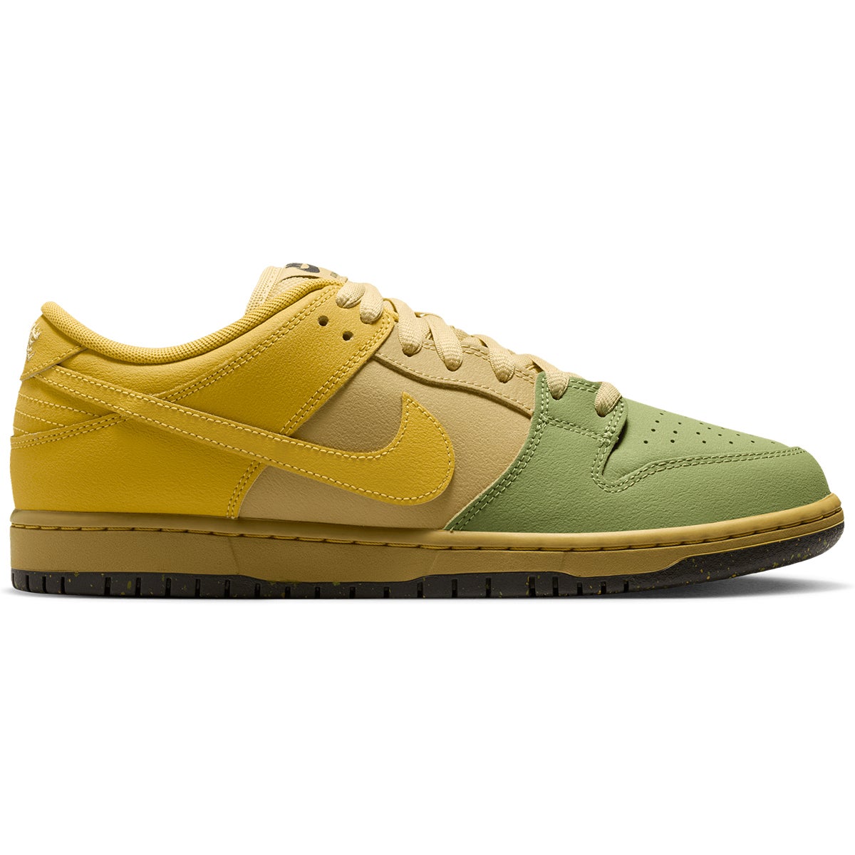 Nike SB Dunk Low Pro Hatch Chilli Shoe in Saffron Quartz/Pear