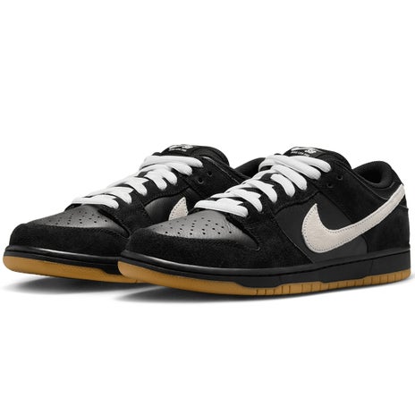 Nike SB Dunk Low Pro Shoe in Black/White/Black Gum/Light Brown