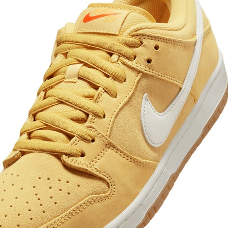 Nike SB Dunk Low Pro Shoe in Saturn Gold/Sail/Solar Flare