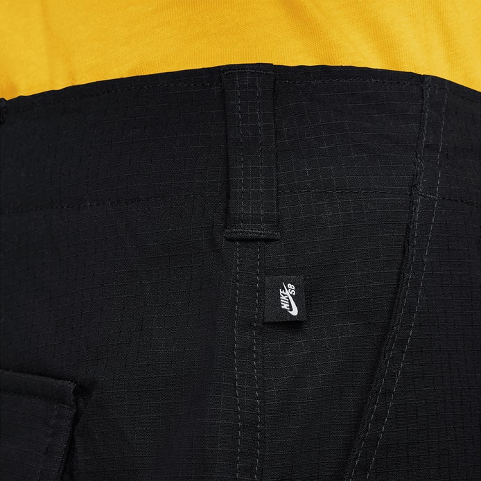 Nike SB Kearny Cargo Short in Black