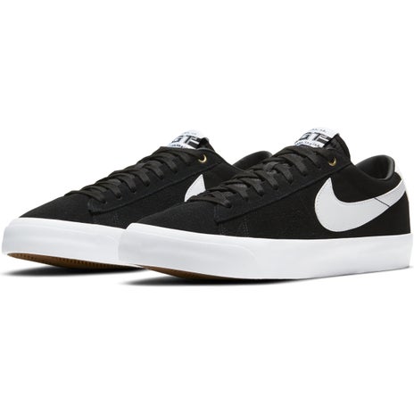 Nike SB Zoom Blazer Low GT in Black/White/Gum