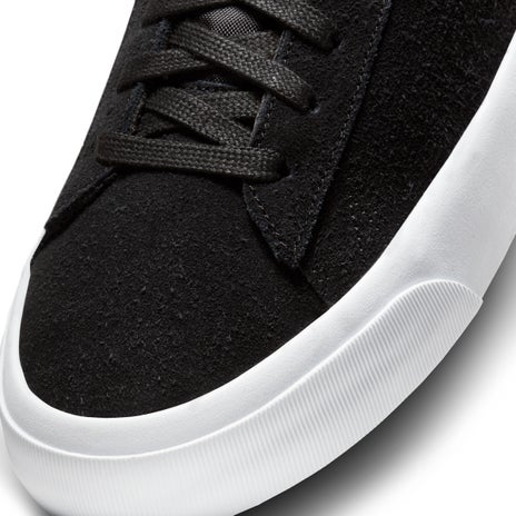 Nike SB Zoom Blazer Low GT in Black/White/Gum
