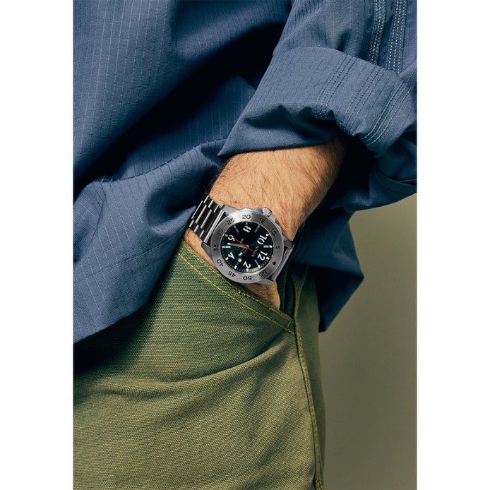 Nixon Smyth 44 Watch in Silver/Black Boardertown