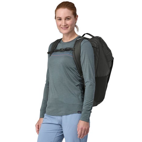 Patagonia Black Hole Pack 32L in Black