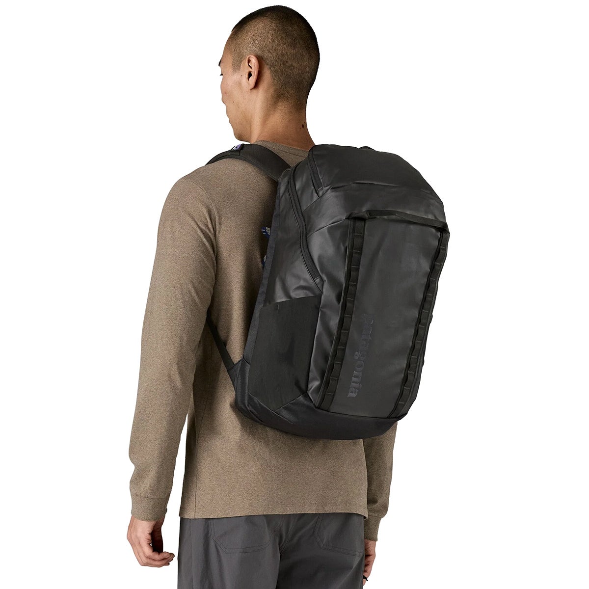 Patagonia Black Hole Pack 32L in Black/Black | Boardertown