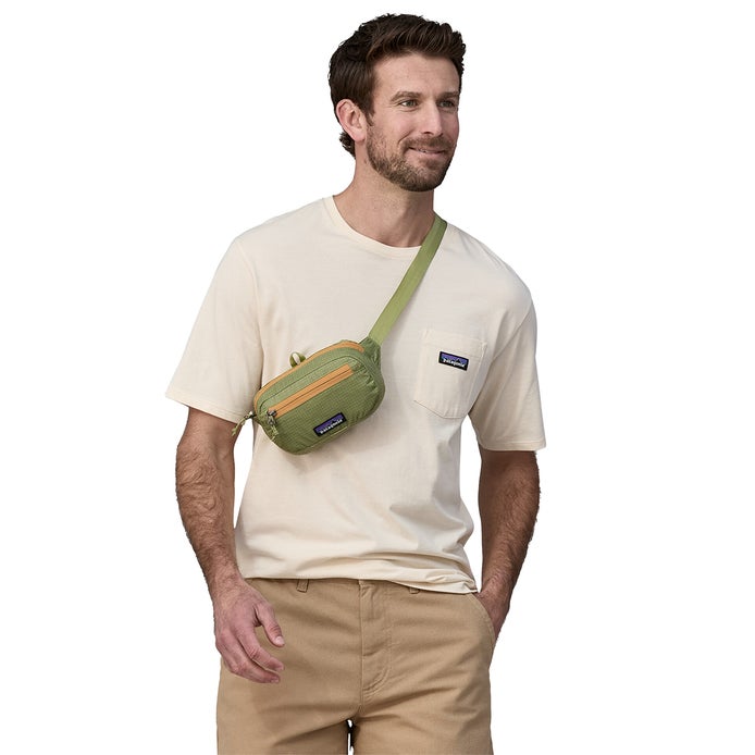 Patagonia Ultralight Black Hole Mini Hip Pack in Buckhorn Green