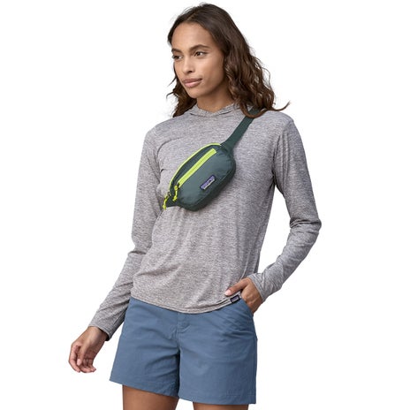 Patagonia Ultralight Black Hole Mini Hip Pack in Nouveau Green