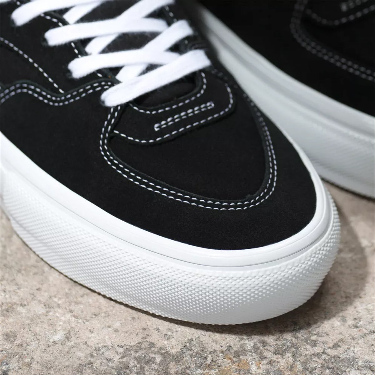 【ストリート好き必見】VANS SKATE HALF CAB【関税・送料込み】 Vans Skate Half Cab in Black/White | Boardertown