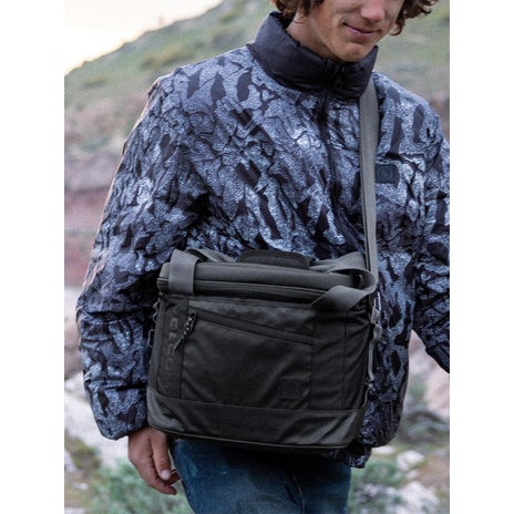 Volcom Venture 12-Can Cooler Bag in Black